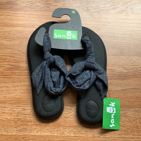 Sanuk sandals - Picture 2 of 5